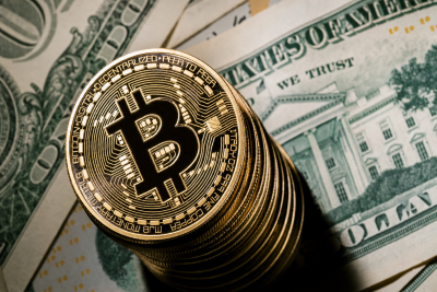 Биткоин держится выше $79 000: притоки в ETF идут самой длинной серией с апреля